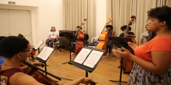 Estudantes de Miguel Calmon conhecem orquestras do NEOJIBA em Salvador