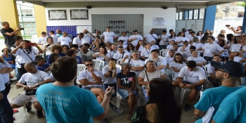 Estudantes da rede estadual participam de Dia do Voluntariado no bairro de Areno