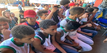 Estudantes da rede estadual participam de feira literária em Simões Filho 